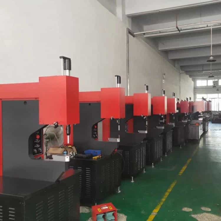液壓壓鉚機(jī)